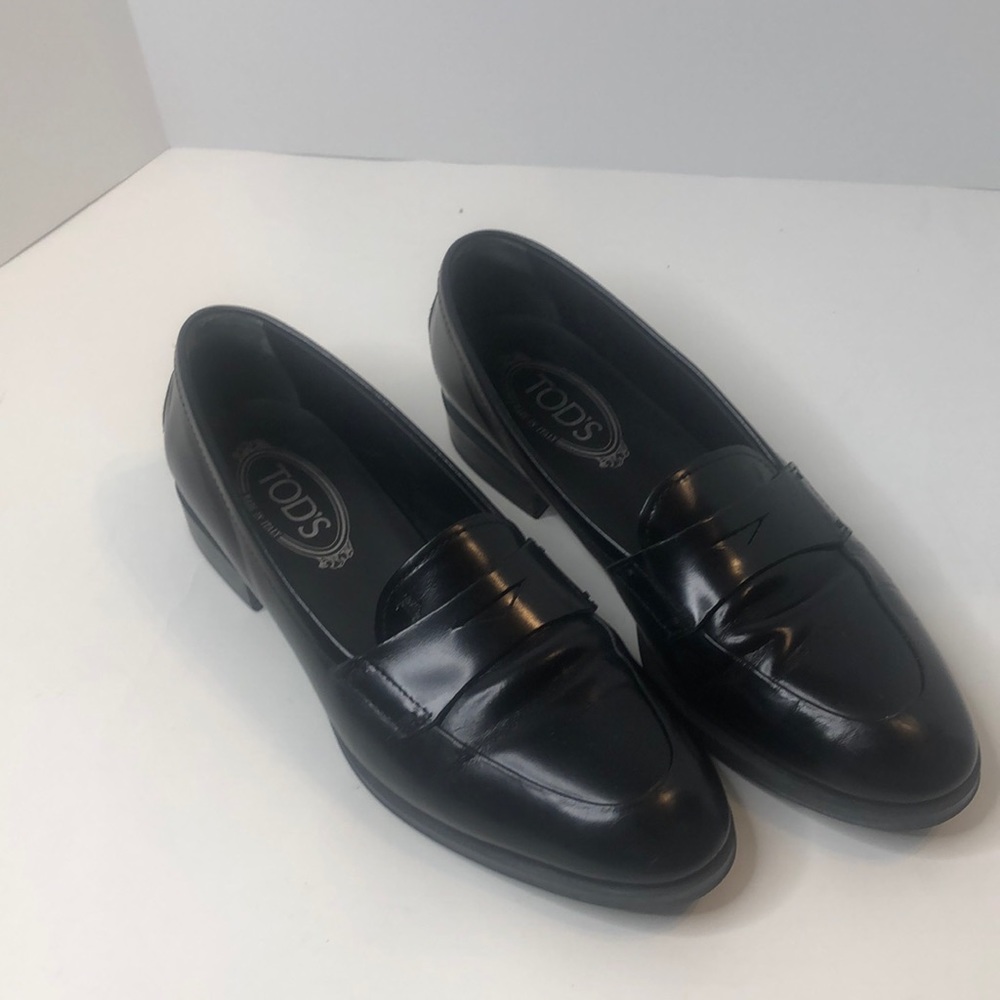 Tod’s black penny loafers ❤️